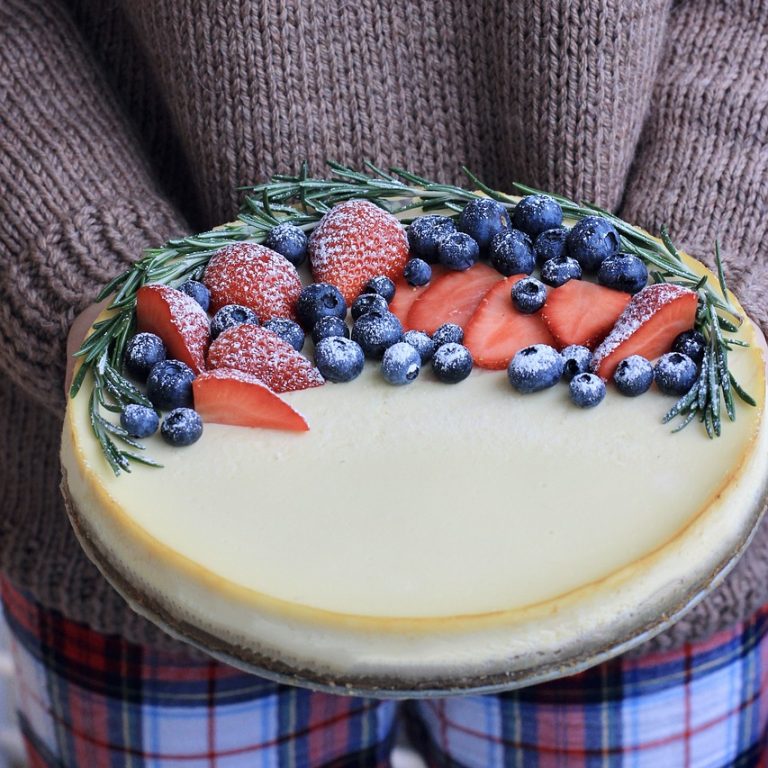 cake, berries, bakery products-4739282.jpg